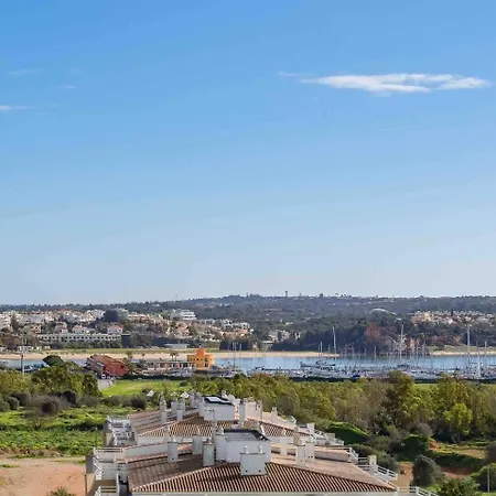 Marina View Balcony & On Doorstep Apartment